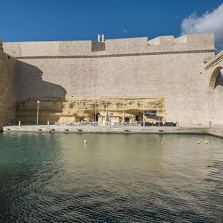 Апартаменты Saint Angelo Mansions *